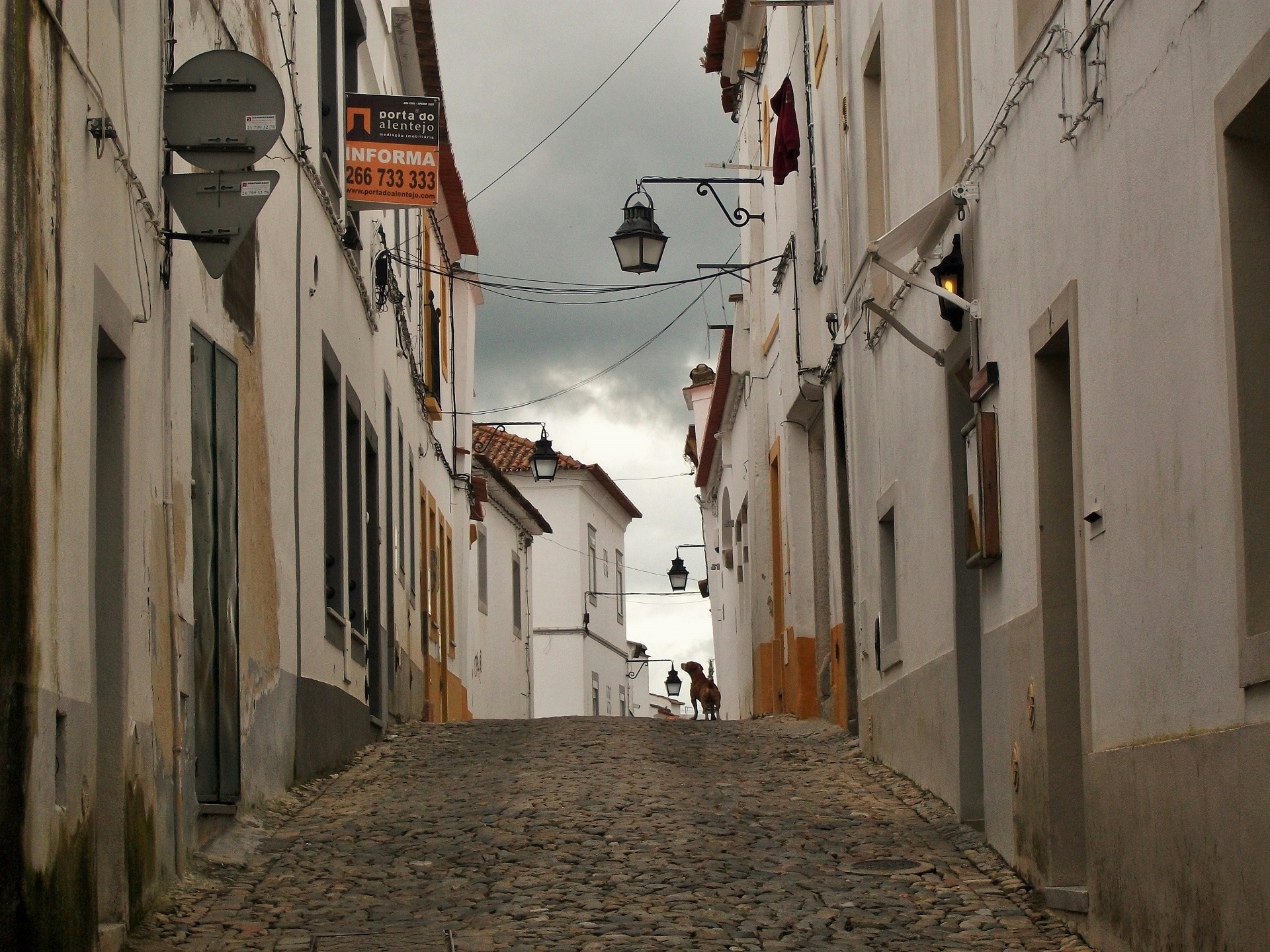 Historic streets in the city of Evora 